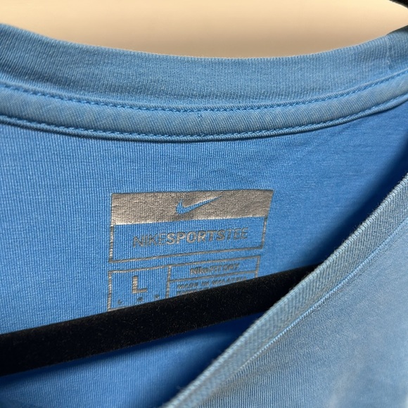 Nike tshirt - Picture 3 of 3